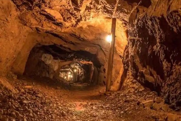 सोने की खदान धंसी, 67 से ज्यादा मजदूरों की मौत; कई अब भी लापता