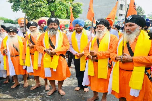 बाबा शेख फरीद आगमन पर्व 2026: फरीदकोट के SSP ने नगर कीर्तन में लिया हिस्सा, पुलिस ने दी सम्मानपूर्वक सलामी