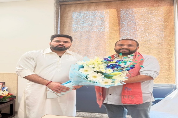 अक्षय शर्मा ने BJP के नेशनल यूथ फ्रंट के प्रेसिडेंट हेमांग जोशी से की मुलाकात