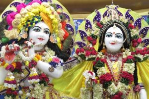 प्रयागराज: इस्कॉन मंदिर में भव्य जन्माष्टमी की तैयारी, वृंदावन से आईं तीन लाख की विशेष पोशाक और आभूषण
