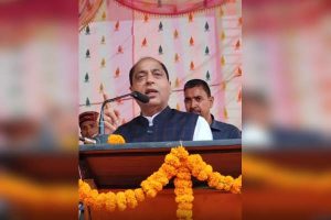 जयराम ठाकुर ने सुरेंद्र शौरी की पीठ थपथपाई, बोले- 2027 में बंजार विधानसभा से BJP लगाएगी जीत की हैट्रिक