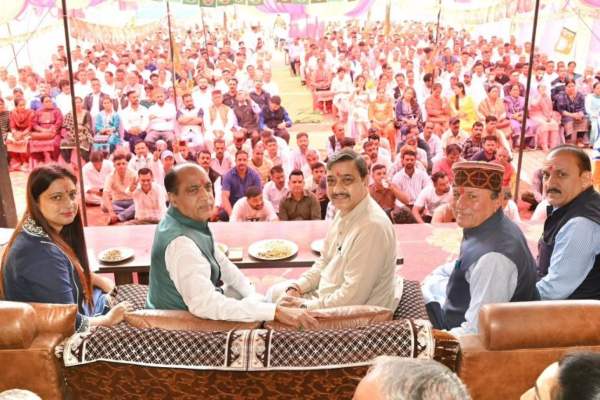 पच्छाद और नाहन में पंचायती राज जनप्रतिनिधियों एवं कार्यकर्ताओं से मिले जयराम ठाकुर