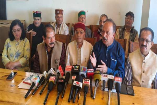 पेंशनर्स ने सरकार पर लगाया वायदा खिलाफ का आरोप, बोले- मांगें नहीं माने जाने तक जारी रहेगा आंदोलन