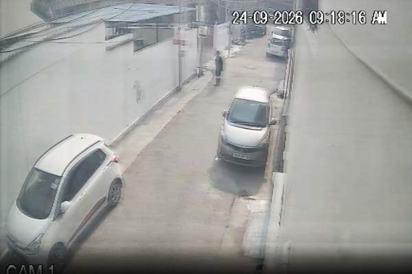 जालंधर: रोज पार्क में दिनदहाड़े साइकिल चोरी, CCTV में कैद हुई वारदात