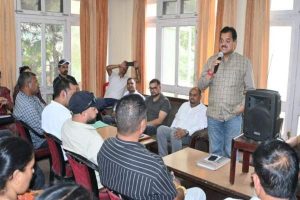 ‘मुख्यमंत्री अपना परिवार सुखी परिवार योजना’ के प्रभावी क्रियान्वयन को लेकर विधायक सुंदर ठाकुर ने की बैठक