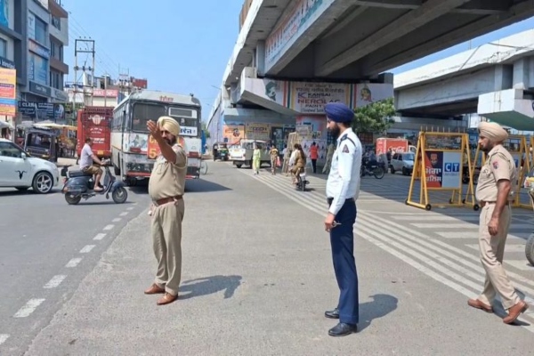 मोगा में ट्रैफिक पुलिस सख्त, 1700 चालान, गलत पार्किंग पर 800 कार्रवाई