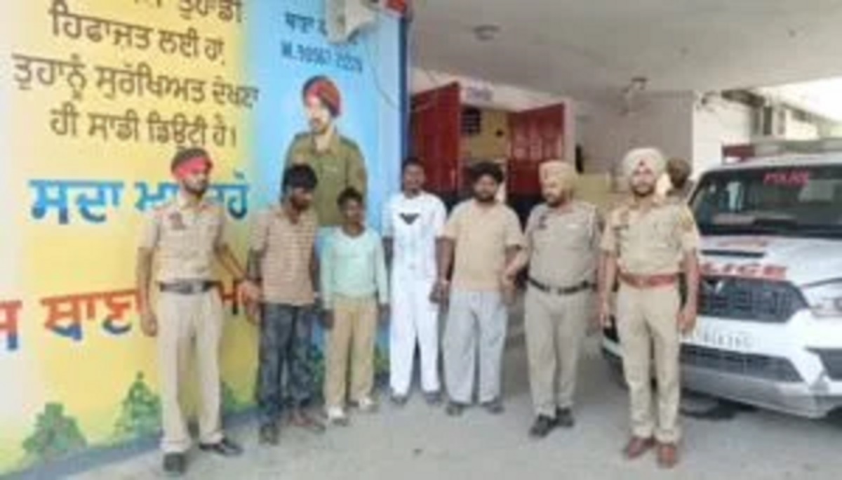 आंखों में मिर्च डाल भट्ठा मजदूर से 55 हजार रुपये और मोबाइल लूटा