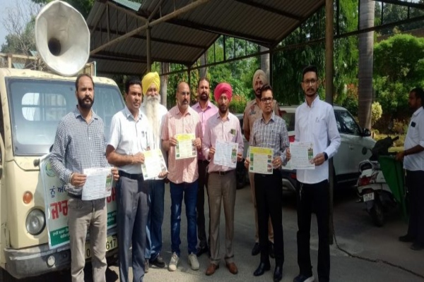 फरीदकोट: एडिशनल डिप्टी कमिश्नर ने पराली मैनेजमेंट के बारे में जागरूकता वैन को दिखाई हरी झंडी