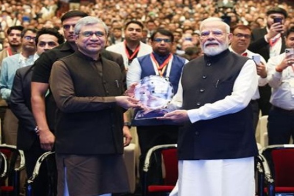 भारत में सेमीकंडक्टर उद्योग की नींव रखी जा चुकी, अब इसे तेजी से आगे बढ़ाने का समय: अश्विनी वैष्णव