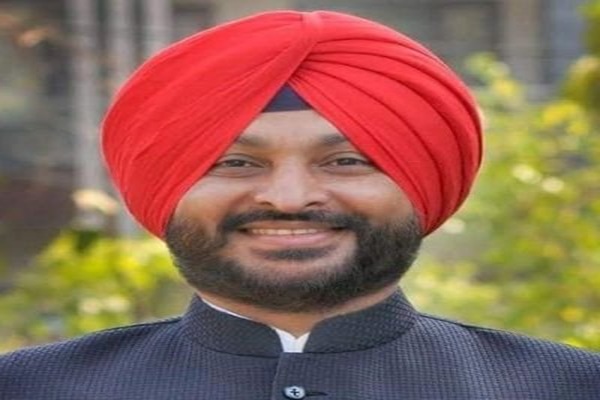 Punjab: CM भगवंत मान के काफिले पर टमाटर फेंकने की कोशिश, BJP नेता रवनीत बिट्टू हिरासत में