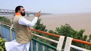 मुख्यमंत्री सम्राट ने पटना के आसपास गंगा जलस्तर का लिया जायजा, अधिकारियों को जन सुरक्षा के दिये निर्देश