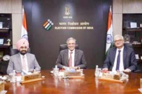 SIR विवाद पर सियासी घमासान तेज, विपक्ष ने की CEC ज्ञानेश कुमार के खिलाफ कार्रवाई की मांग