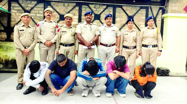 पालमपुर के होटल में चल रहा था नशा; युवती समेत 5 गिरफ़्तार,7.92 ग्राम चिट्टा बरामद