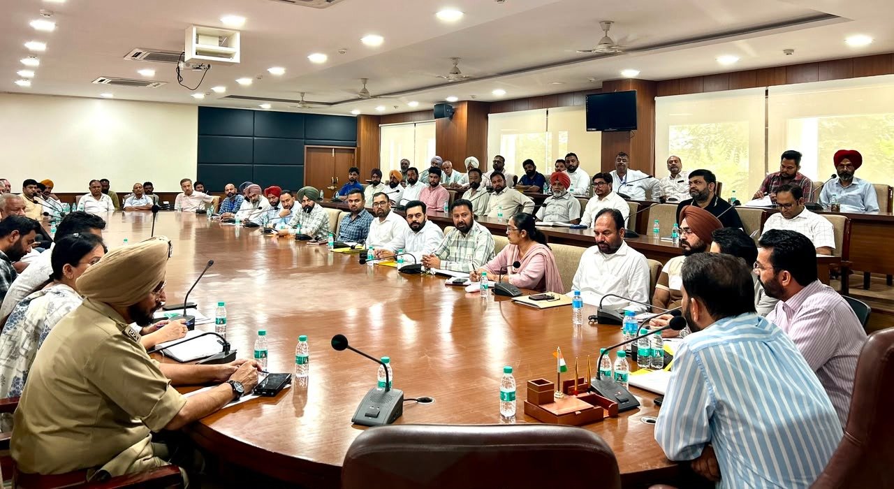 DC राजेश धीमान ने 1 अक्टूबर से शुरू होने वाली धान की खरीद के इंतजामों का किया रिव्यू