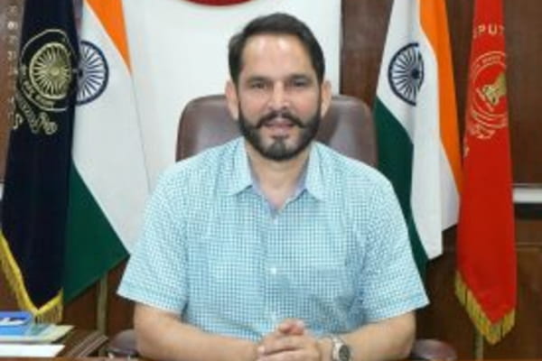 शाम 6 से सुबह 10 बजे तक कंबाइन से धान कटाई पर रोक, पराली जलाने पर रोक