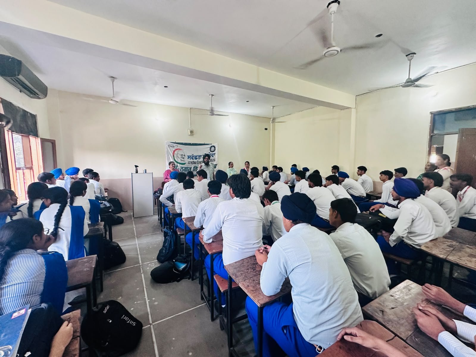 छात्रों ने ली स्वच्छता की शपथ, सीखे कचरा प्रबंधन के गुर