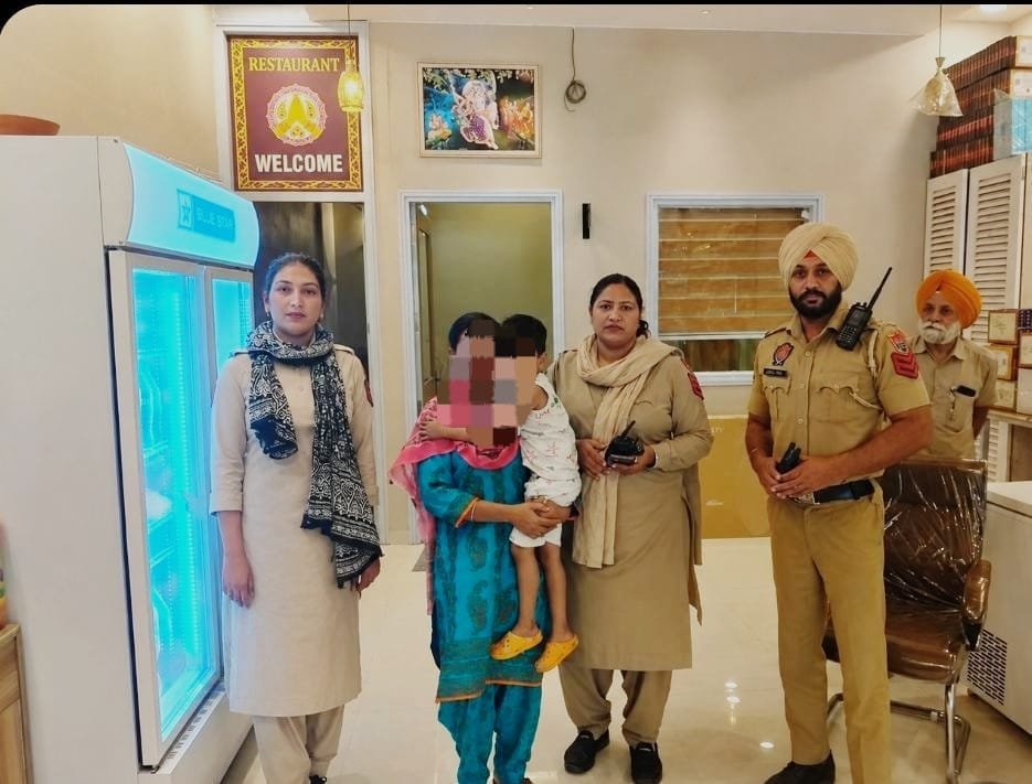 बठिंडा पुलिस की तुरंत मदद से मां की गोद में लौटी 3 साल की मासूम बच्ची, सकुशल परिवार से मिली बच्ची