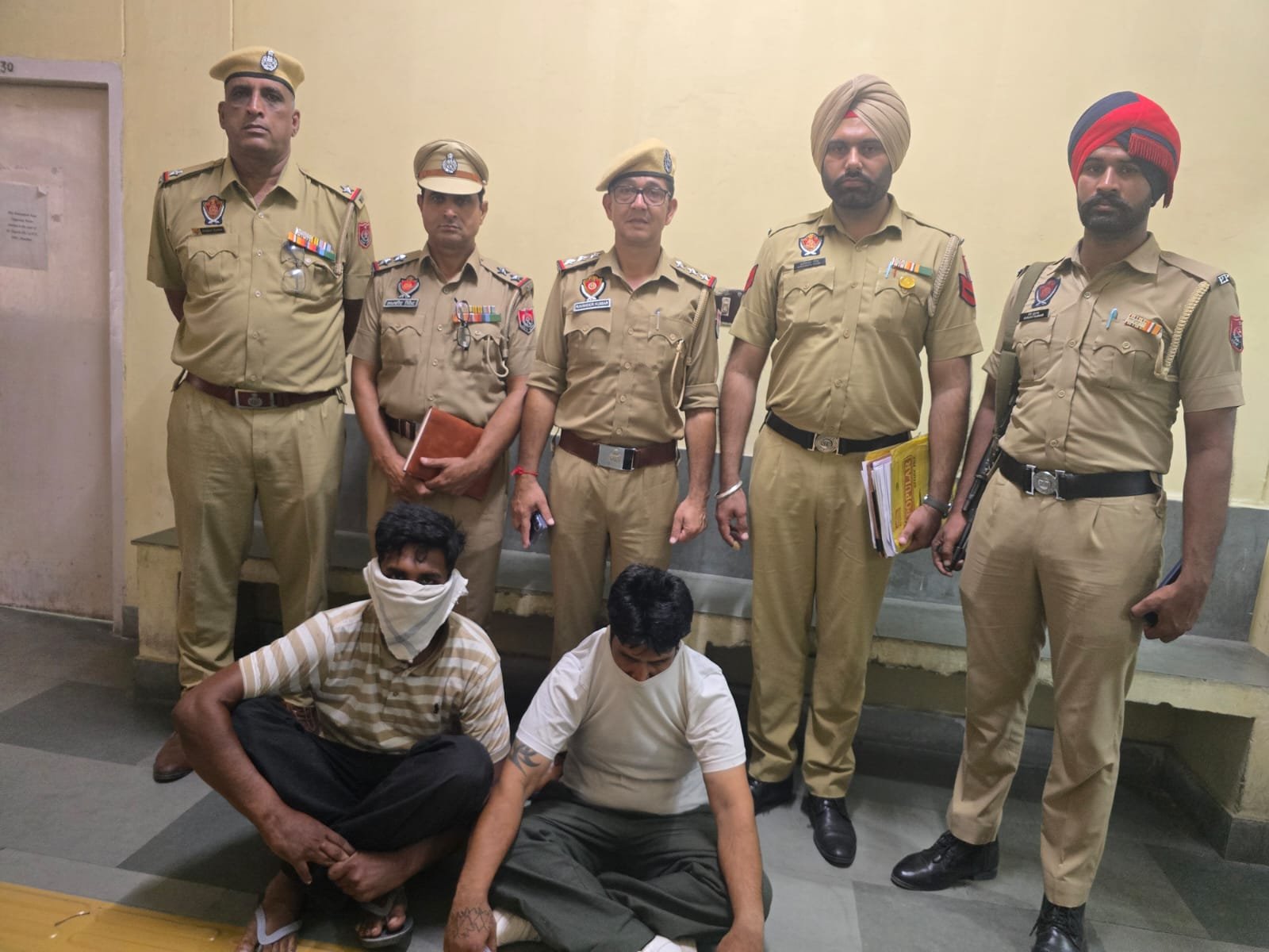 रेड क्रॉस भवन पर नारे लिखने के आरोप में SFJ से जुड़े 2 गिरफ्तार