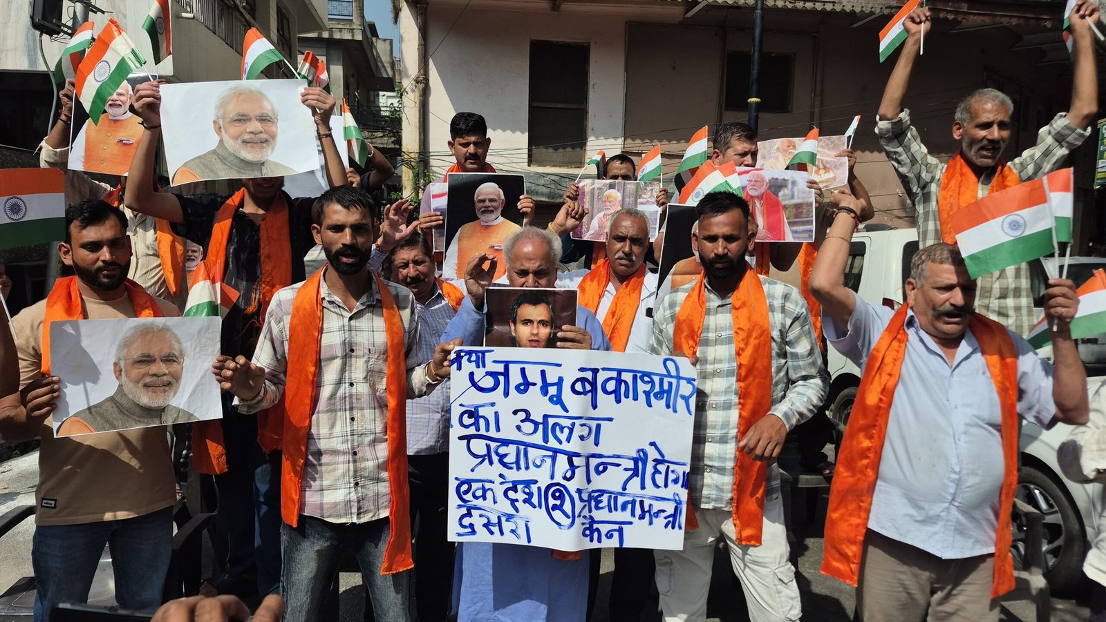 शिवसेना डोगरा फ्रंट ने स्वायत्तता के मुद्दे पर उमर सरकार के खिलाफ किया प्रदर्शन