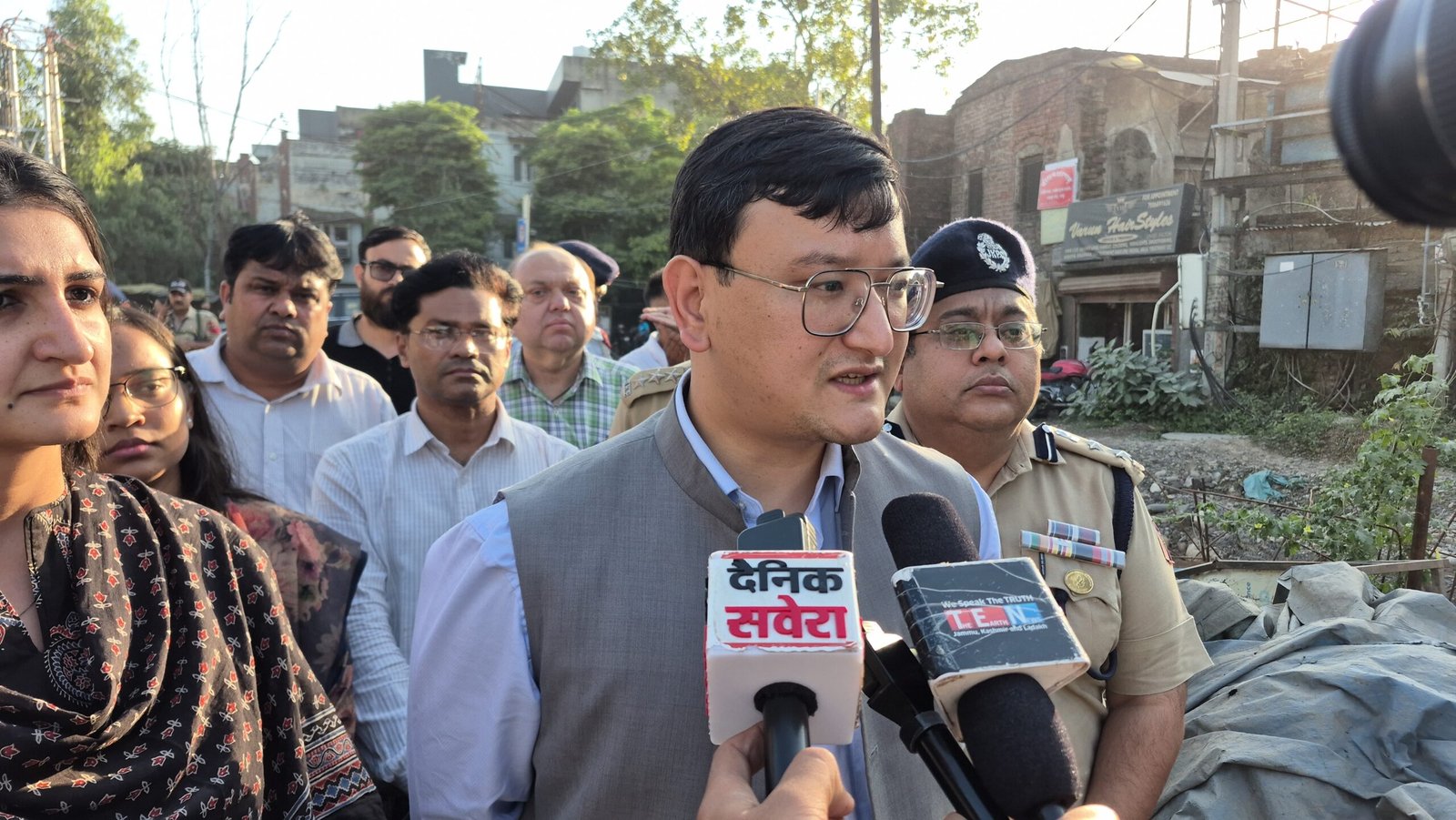फ्लाईओवर निर्माण में देरी पर प्रशासन सख्त