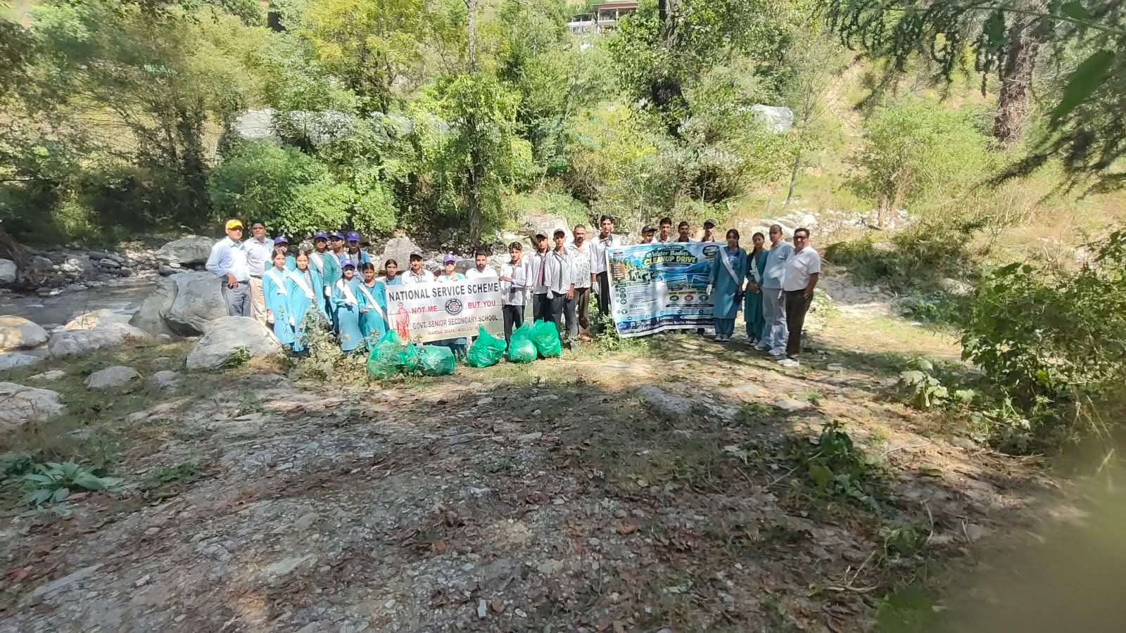 गड़सा जलधारा की सफाई, 45 किलो कचरा हटाया
