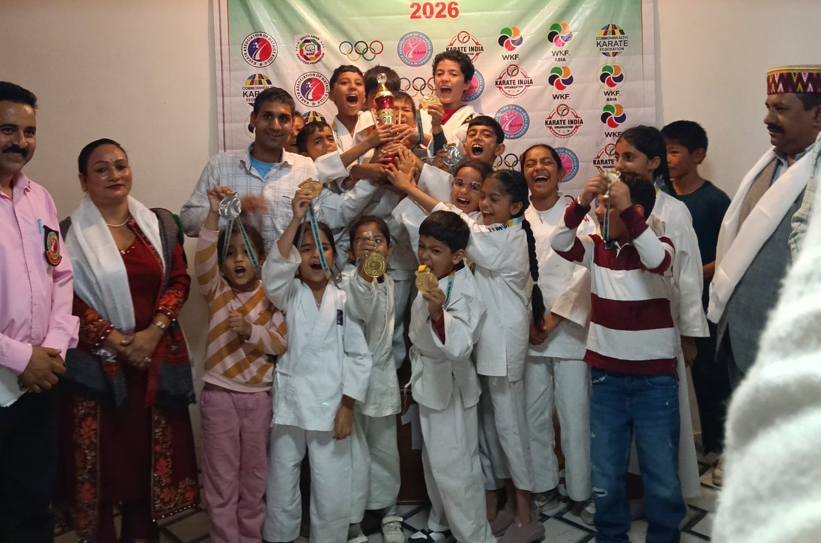 कुल्लू में दूसरी जिला स्तरीय इंटर स्कूल कराटे चैंपियनशिप आयोजित, डीएवी मनाली ने 12 स्वर्ण पदकों के साथ हासिल किया पहला स्थान