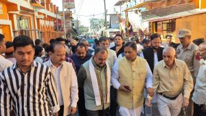 आग में 40-50 दुकानें जलने के बाद MP सत शर्मा ने किया शिव मार्केट का दौरा, दिवाली से पहले की ठीक करने की मांग
