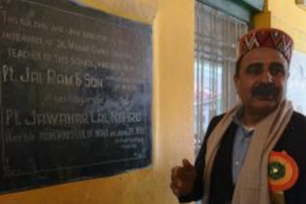 शिक्षा सुधार के लिए स्कूलों में पहुंचे बोर्ड अध्यक्ष, परीक्षा प्रणाली बदलने पर जोर