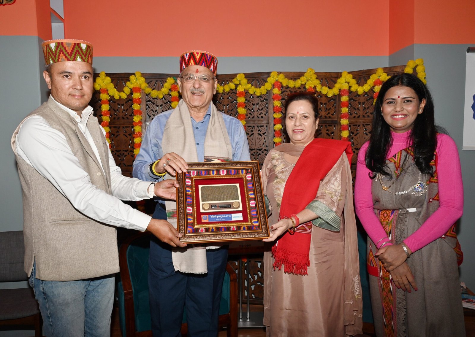 राज्यपाल कविन्द्र गुप्ता ने कुल्लू में रेडियो कुल्लू 90.4 एफएम का किया शुभारंभ