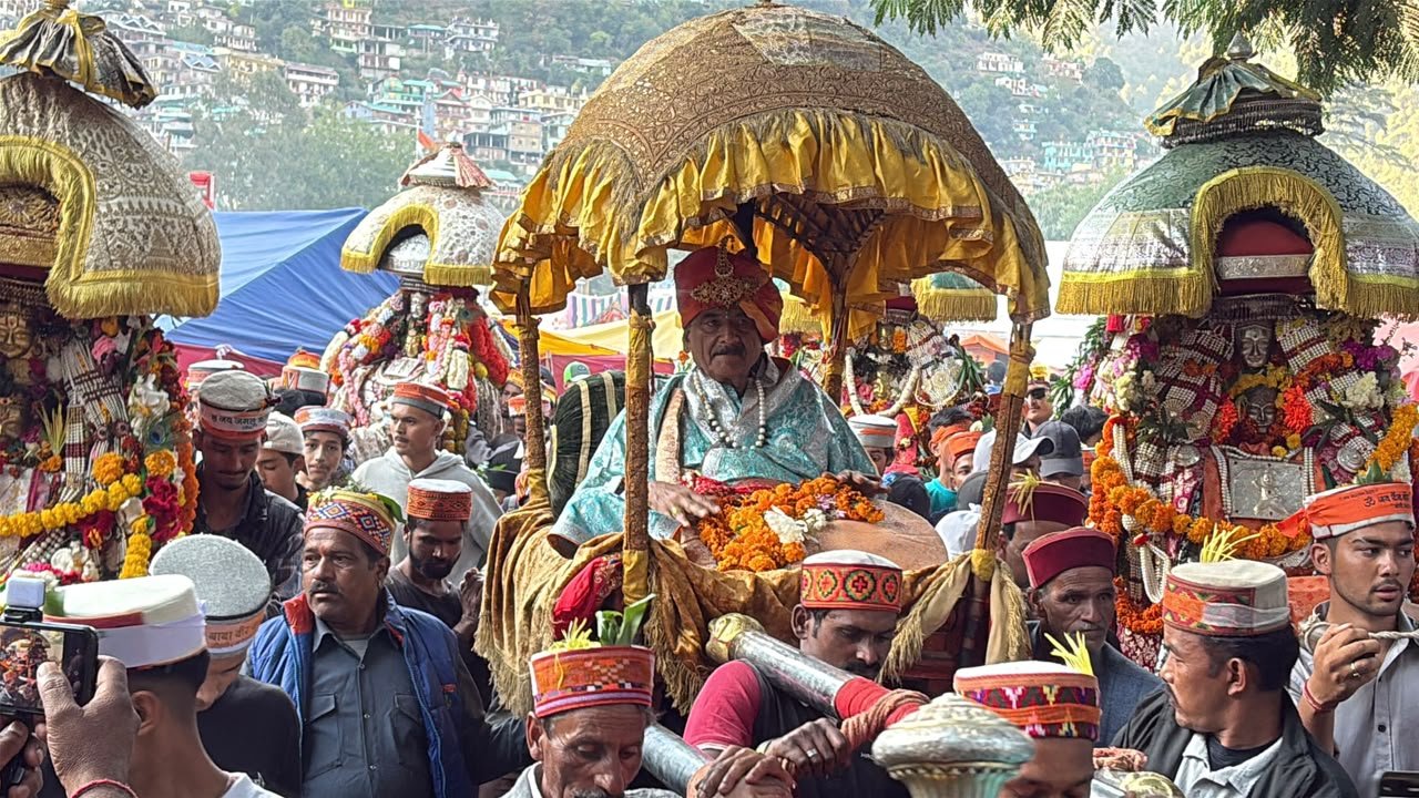 ढोल-नगाड़ों की थाप पर झूम उठा ढालपुर, छह दिन चलेगी राजा की जलेब