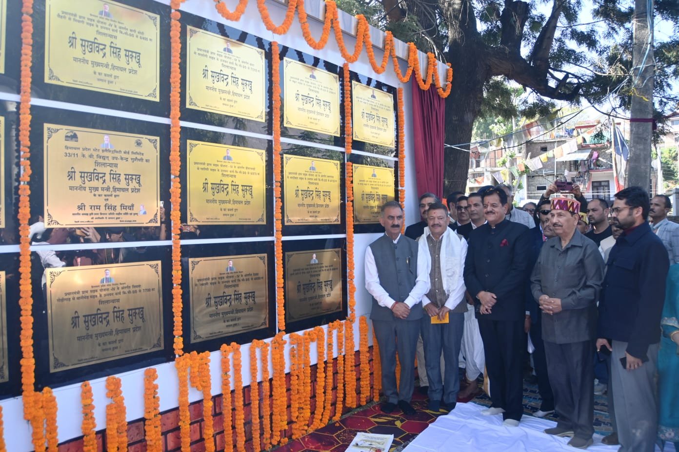 कुल्लू-बंजार में सड़कों और बुनियादी सुविधाओं के विस्तार पर जोर
