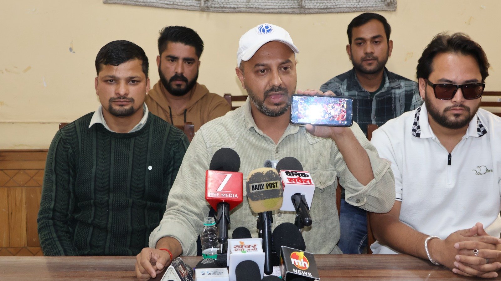 कुल्लू दशहरा: सीएम के खिलाफ नारेबाजी करने के आरोप में मनाली के युवक पर केस दर्ज