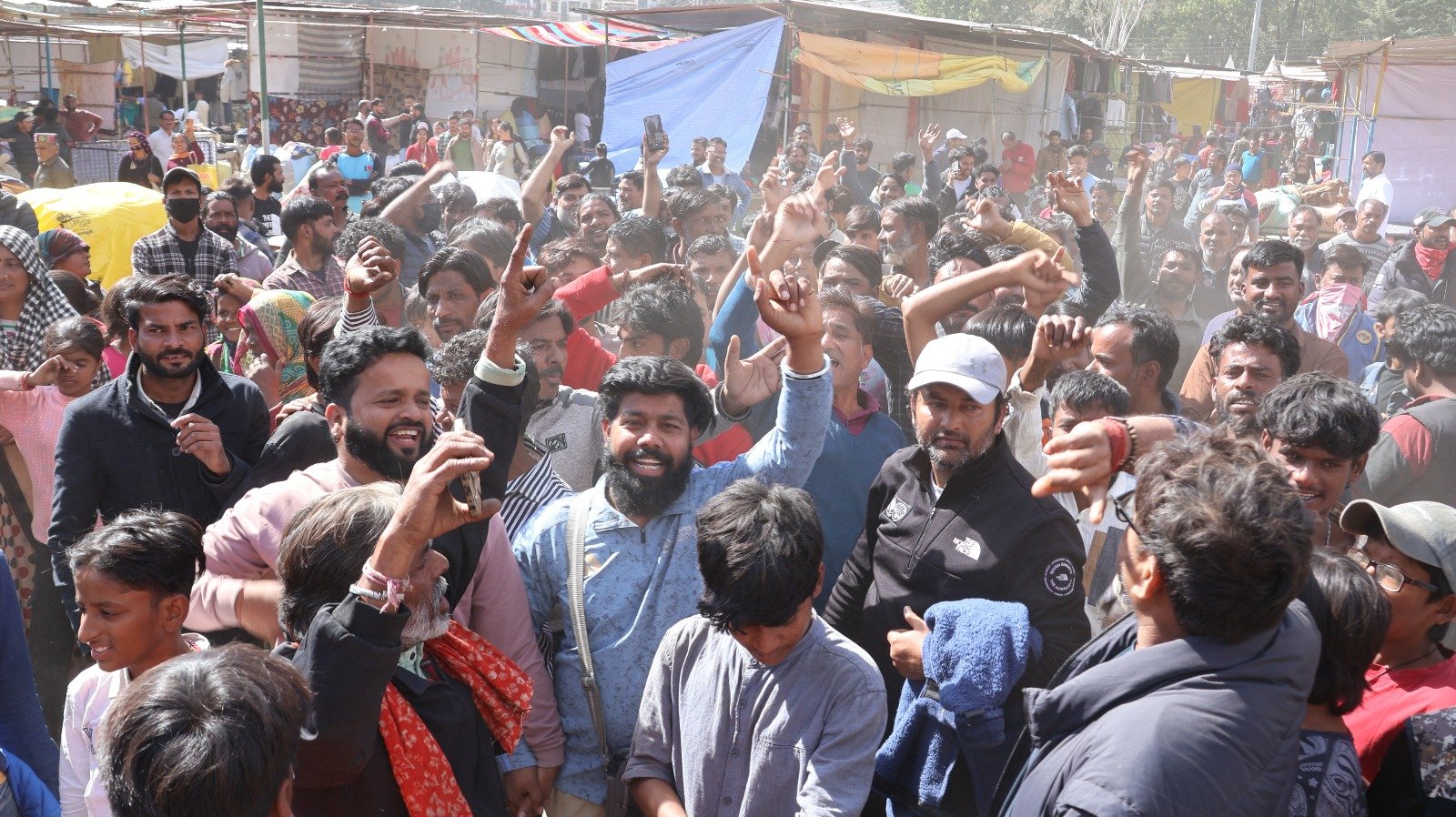 कुल्लू दशहरा में प्लाट के दाम बढ़ने पर भड़के व्यापारी, बोले- 20 हजार की जगह मांगे जा रहे 50 हजार