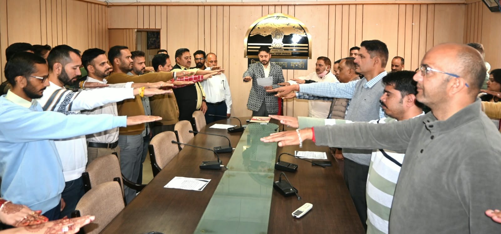 उपायुक्त ने अधिकारियों व कर्मचारियों को दिलाई राष्ट्रीय एकता एवं संकल्प दिवस पर शपथ