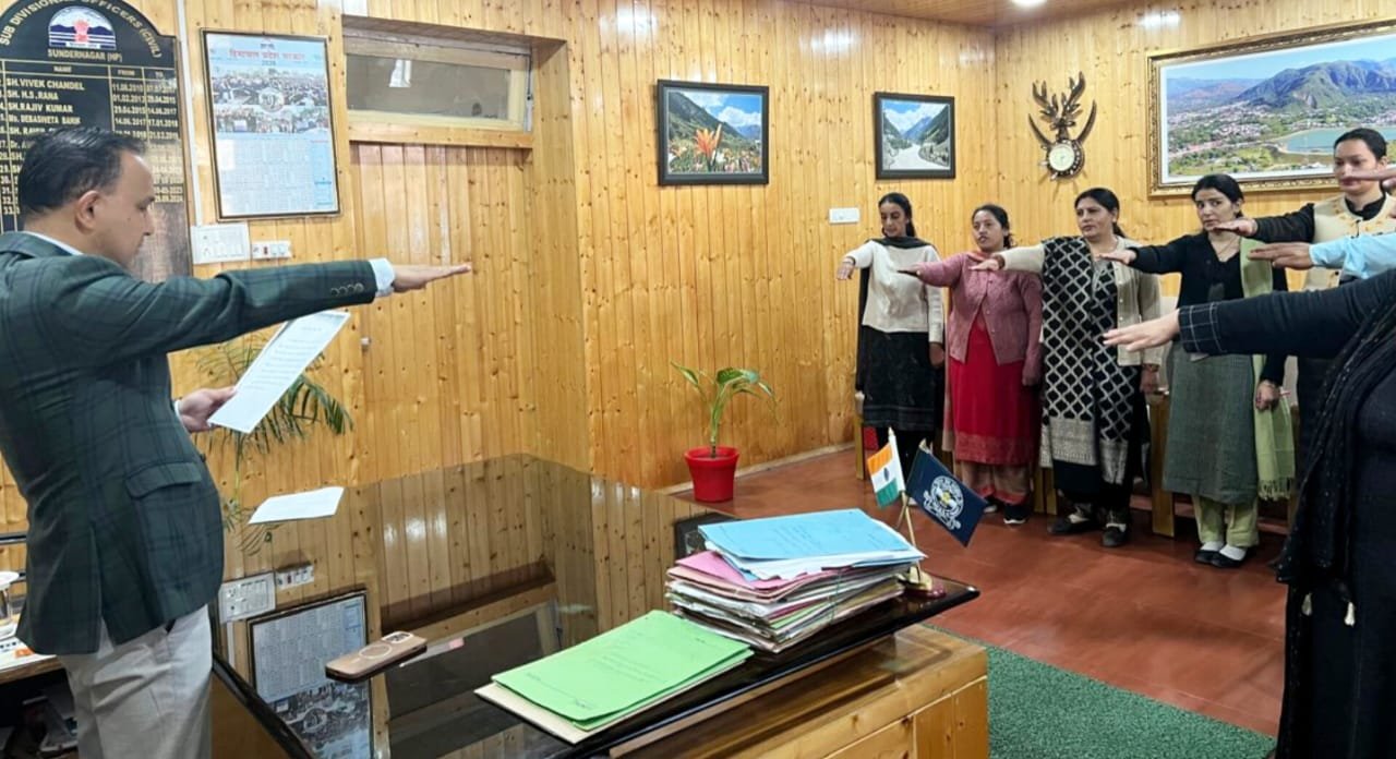 सुंदरनगर SDM कार्यालय में मनाया गया राष्ट्रीय संकल्प दिवस, कर्मचारियों ने ली एकता की शपथ