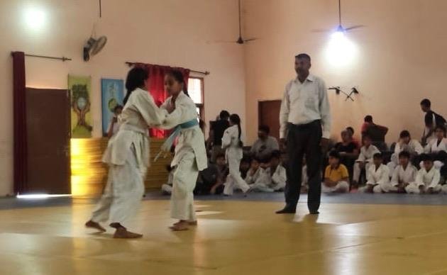 जिला स्तरीय खेल मुकाबलों में खिलाड़ियों ने दिखाया दमखम