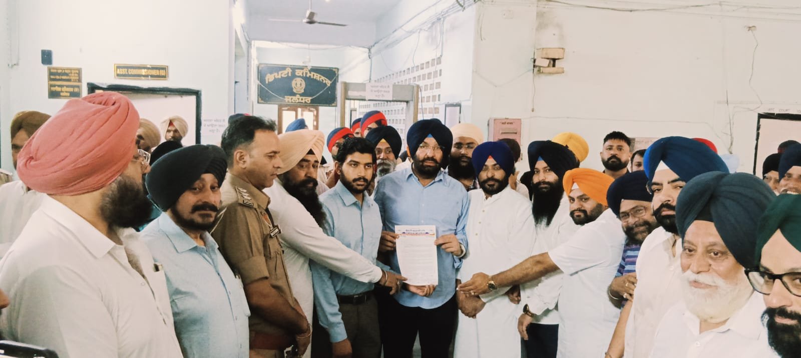 नशा तस्करी पर कार्रवाई की मांग, राज्यपाल के नाम सौंपा ज्ञापन