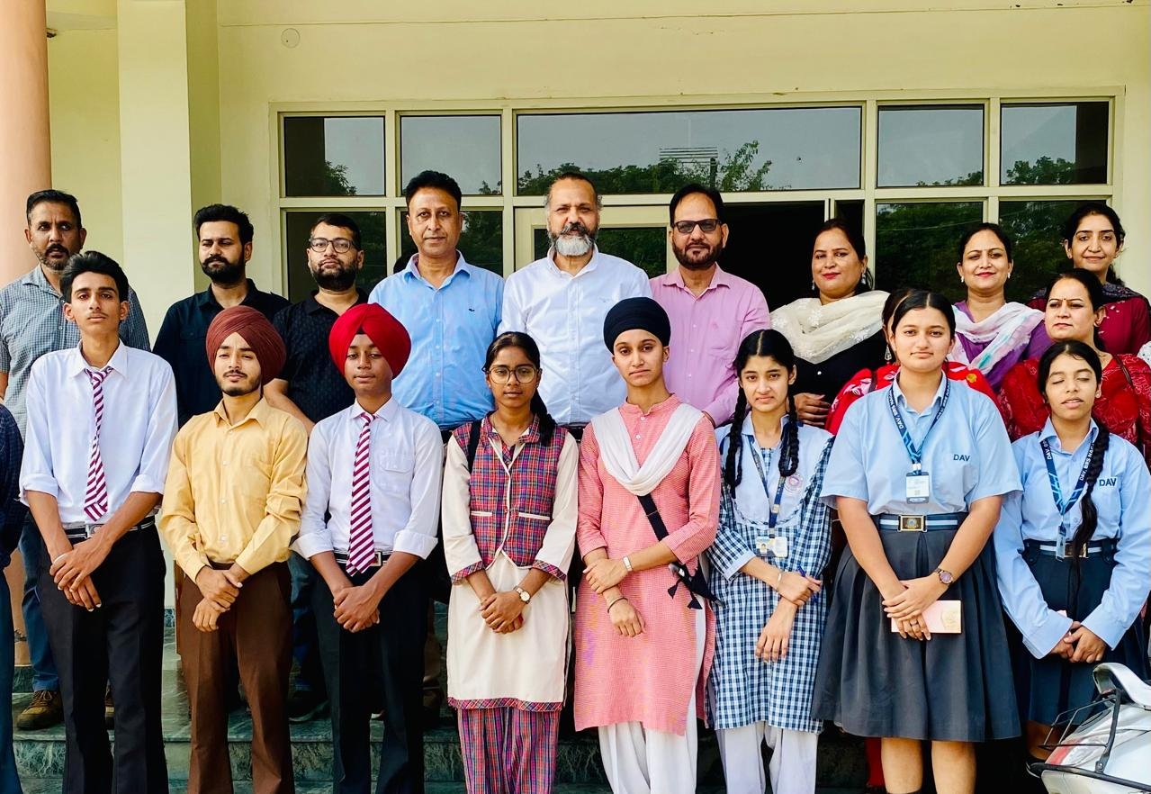 भाषा विभाग ने गवर्नमेंट कॉलेज ईस्ट में आयोजित की जिला स्तरीय साहित्य सृजन प्रतियोगिता