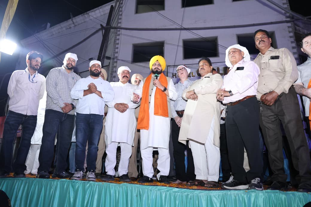 कैबिनेट मंत्री तरुणप्रीत सिंह सौंद भगवान वाल्मीकि जी की शोभायात्रा में हुए शामिल