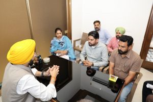 मनरेगा कर्मचारी यूनियन की मांगों को समयबद्ध तरीके से हल किया जाएगा: तरुणप्रीत सिंह सौंद