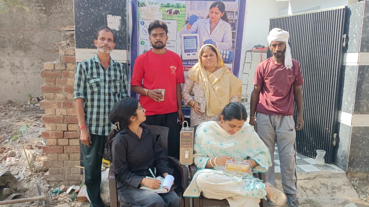 खन्ना में दूध के 63 सैंपलों की हुई जांच, 29 में अधिक पाई गई पानी की मात्रा