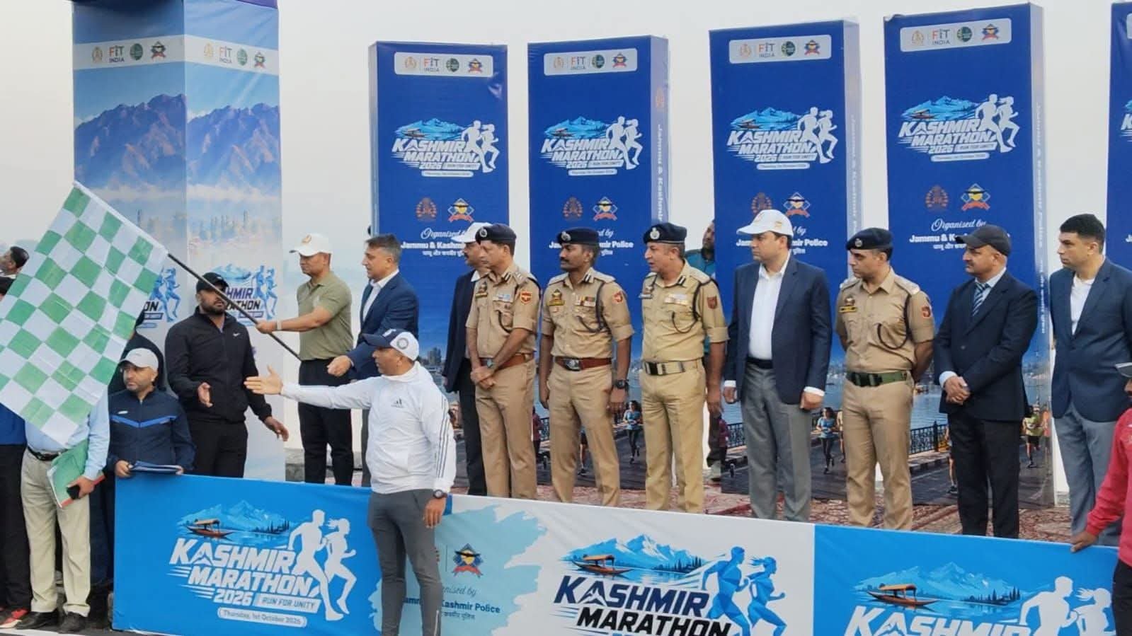 कश्मीर मैराथन 2026 को ADGP ने दिखाई हरी झंडी, युवाओं को नशे से दूर रखने पर जोर