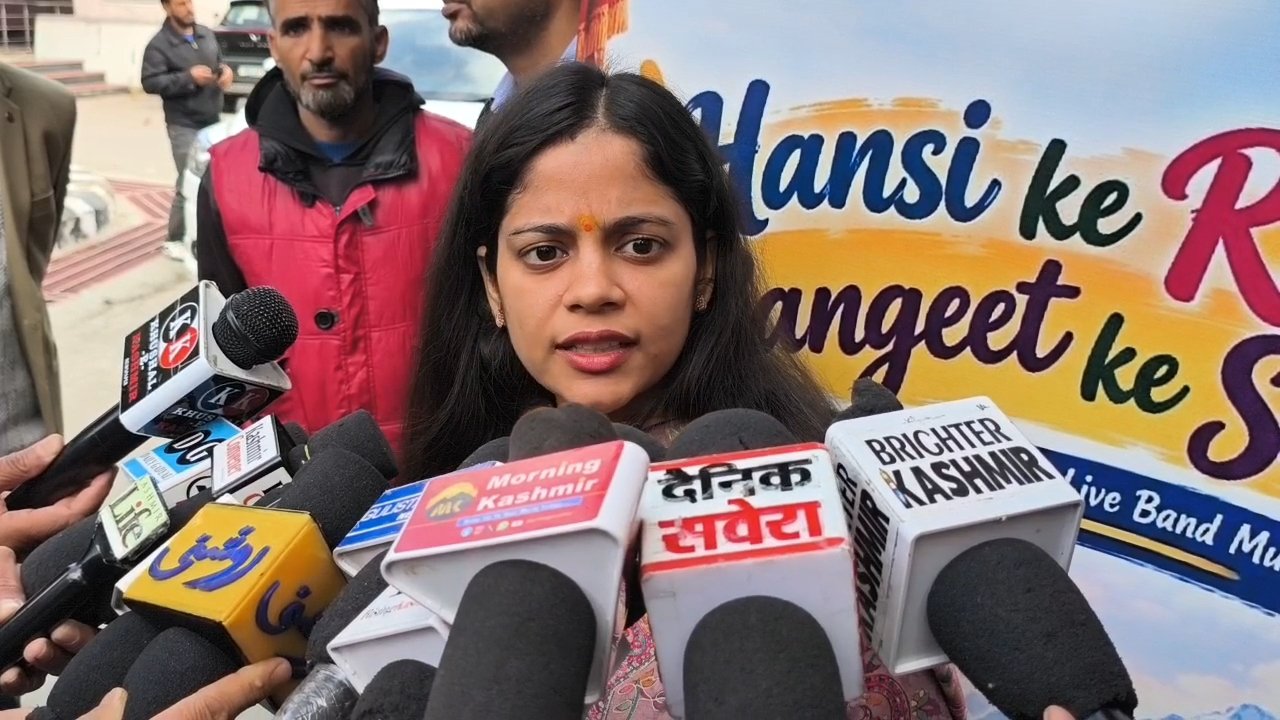 J&K की नई मीडिया पॉलिसी में शामिल होंगे सोशल मीडिया प्लेटफॉर्म, चल रही ड्राफ्ट की जांच: ममता यादव