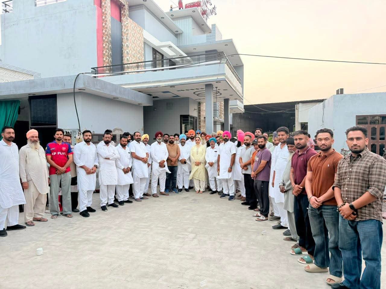 बूथ इंचार्जों को घर-घर संपर्क बढ़ाने की हिदायत