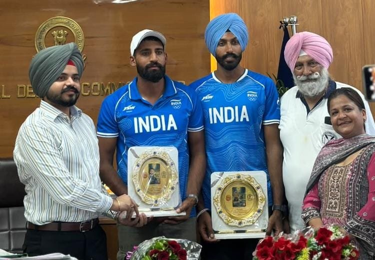 एशियन गेम्स-2026 में भाग लेकर लौटे मोगा के रोइंग खिलाड़ियों का जिला प्रशासन द्वारा स्वागत एवं विशेष सम्मान