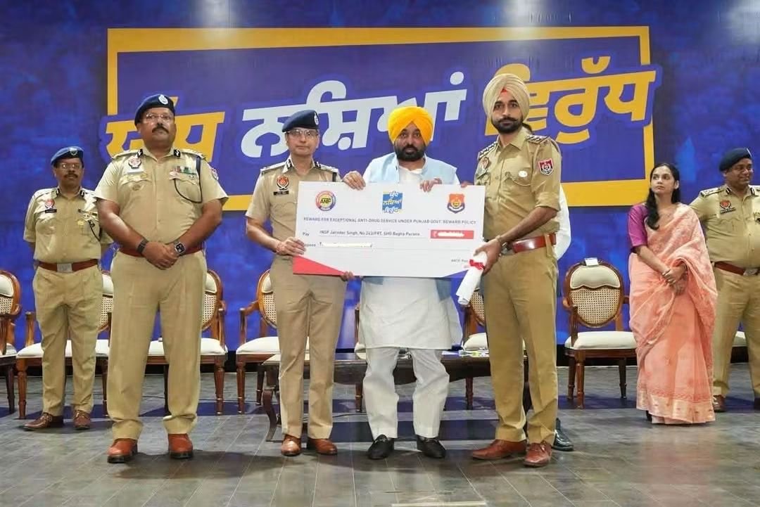 SHO जितेंद्र सिंह को प्रशंसा पत्र और नकद पुरस्कार