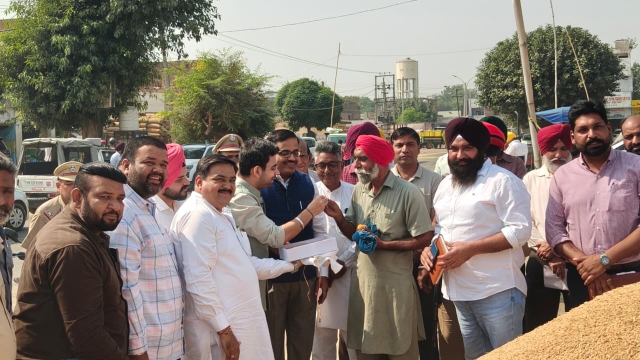 मोगा में धान खरीद में किसानों को न हो परेशानी, ACS डीके तिवारी ने दिए दाना-दाना खरीदने के निर्देश