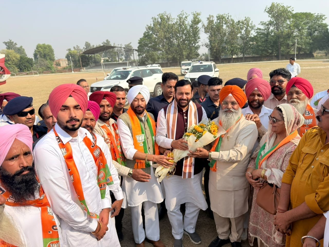हरियाणा के CM नायब सिंह सैनी का मोगा के धर्मकोट पहुंचने पर स्वागत, भाजपा जिला अध्यक्ष हरजोत कमल रहे मौजूद