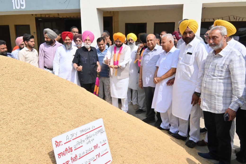 मंत्री तरुणप्रीत सिंह सौंद ने एशिया के सबसे बड़े अनाज मंडी खन्ना में धान की खरीद का शुभारंभ