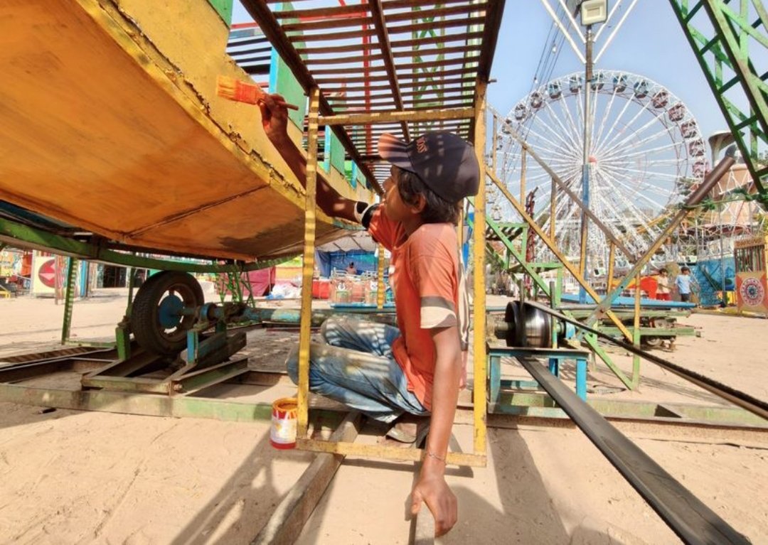 आगरा के शिल्पकारों ने बनाई 121 फीट ऊंची मूर्ति, दारेसी मैदान दशहरा की तैयारियां शुरू